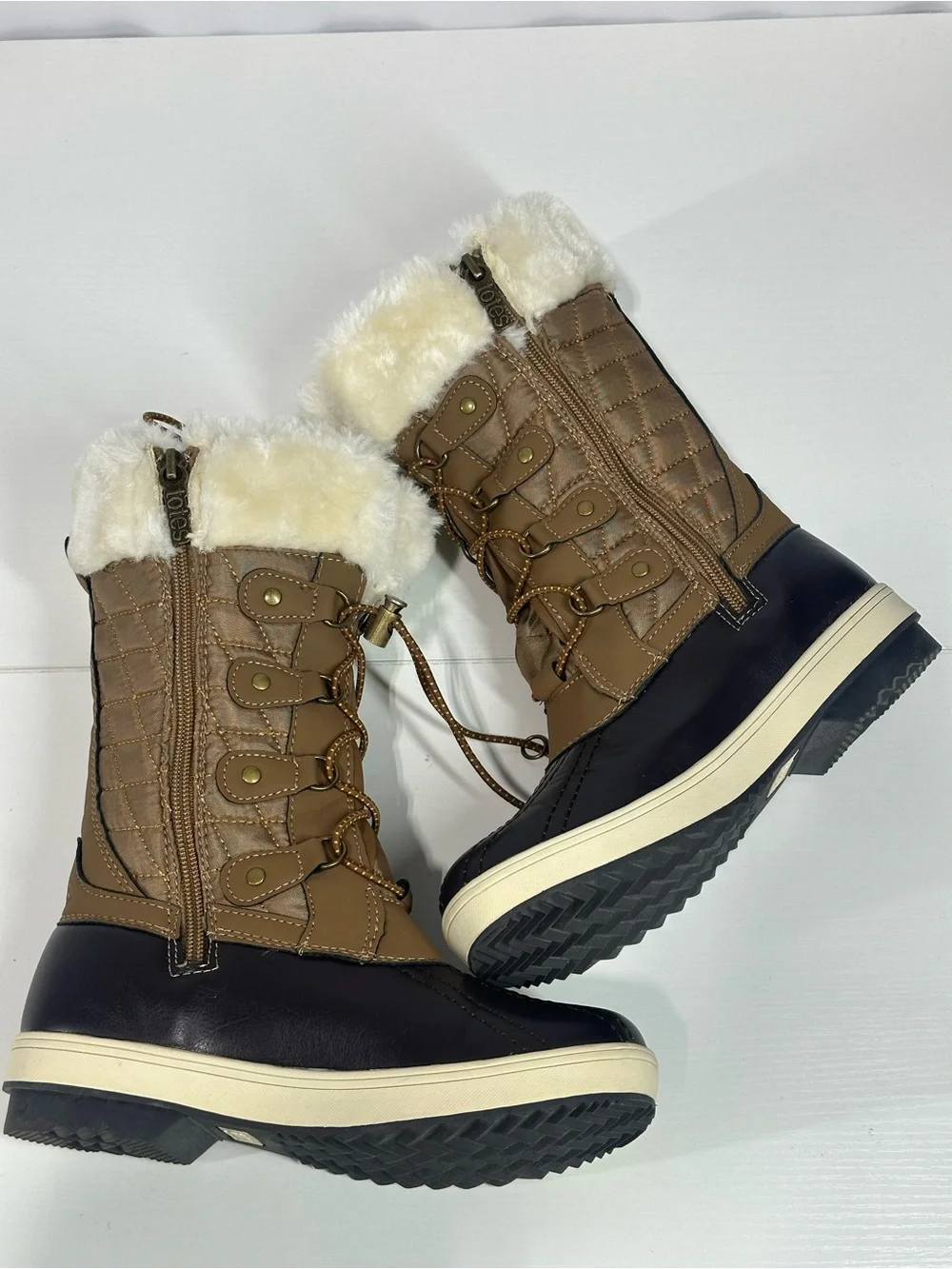 #434 Totes Girl Snow Boots Size 2 MED